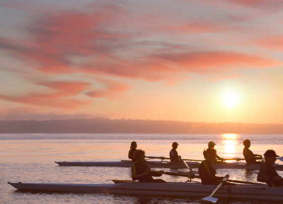 Oxford women and Cambridge men win Boat Races